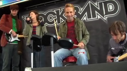 Anche Rock Band ha i suoi primi contenuti scaricabili Anche Rock Band ha i suoi primi contenuti scaricabili