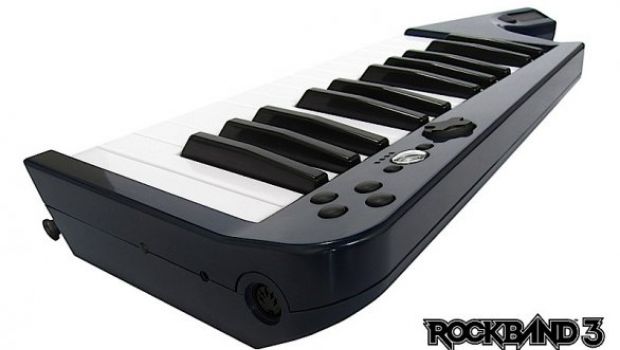 Rock Band 3: Amazon conferma l'uscita e il prezzo del bundle con la tastiera Rock Band 3: Amazon conferma l'uscita e il prezzo del bundle con la tastiera