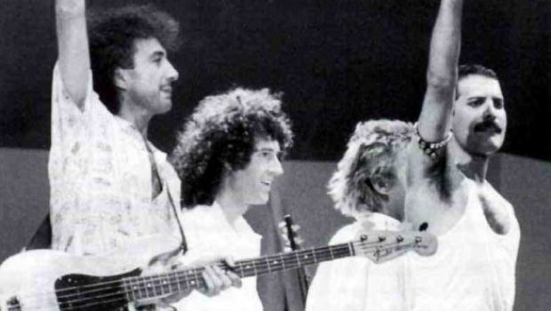 Rock Band 3: trailer di lancio del doppio pacchetto di canzoni dei Queen