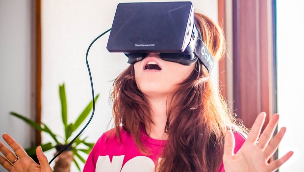 Oculus Rift aggiornato in mostra al CES 2014, la conferma via Twitter Oculus Rift aggiornato in mostra al CES 2014, la conferma via Twitter